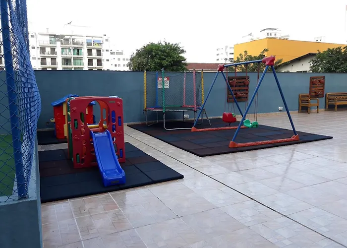 Edifício cm Piscina, Churrasqueira e 1 Vaga de Garagem Guarujá